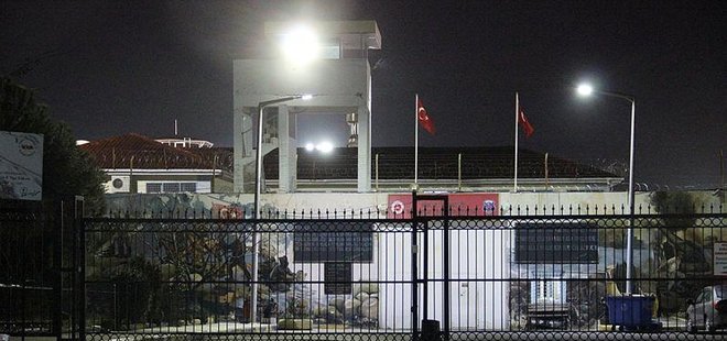 İZMİR'DE CEZAEVİNDE YANGIN: 1 YARALI