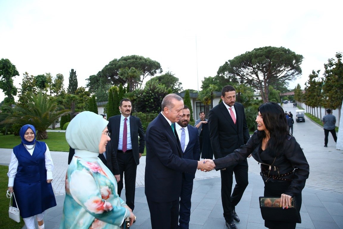 Cumhurbaşkanı Erdoğan sanatçı ve sporculara iftar verdi