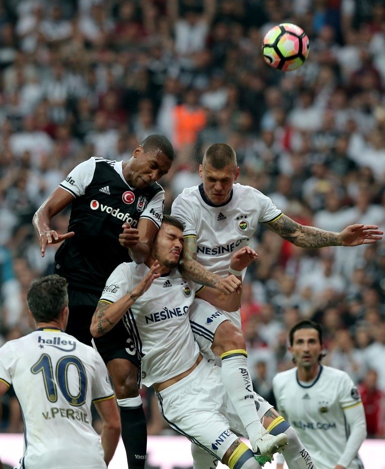 Beşiktaş-Fenerbahçe mücadelesinden kareler