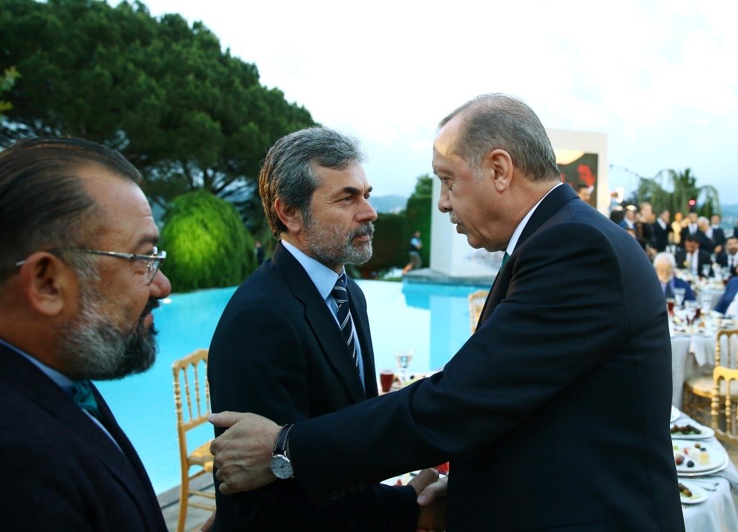 Cumhurbaşkanı Erdoğan sanatçı ve sporculara iftar verdi