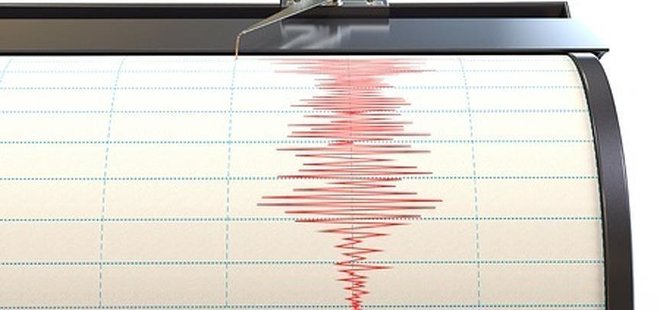 ENDONEZYA'DA 6,4 BÜYÜKLÜĞÜNDE DEPREM