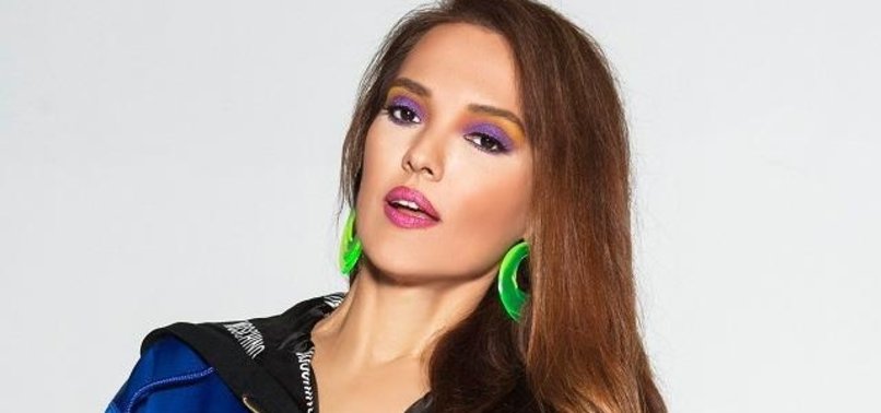 AYNUR AYDIN VE DEMET AKALIN BİRBİRİNE GİRDİ!