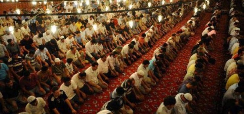 PEYGAMBERLER ŞEHRİNDE İLK TERAVİH KILINDI