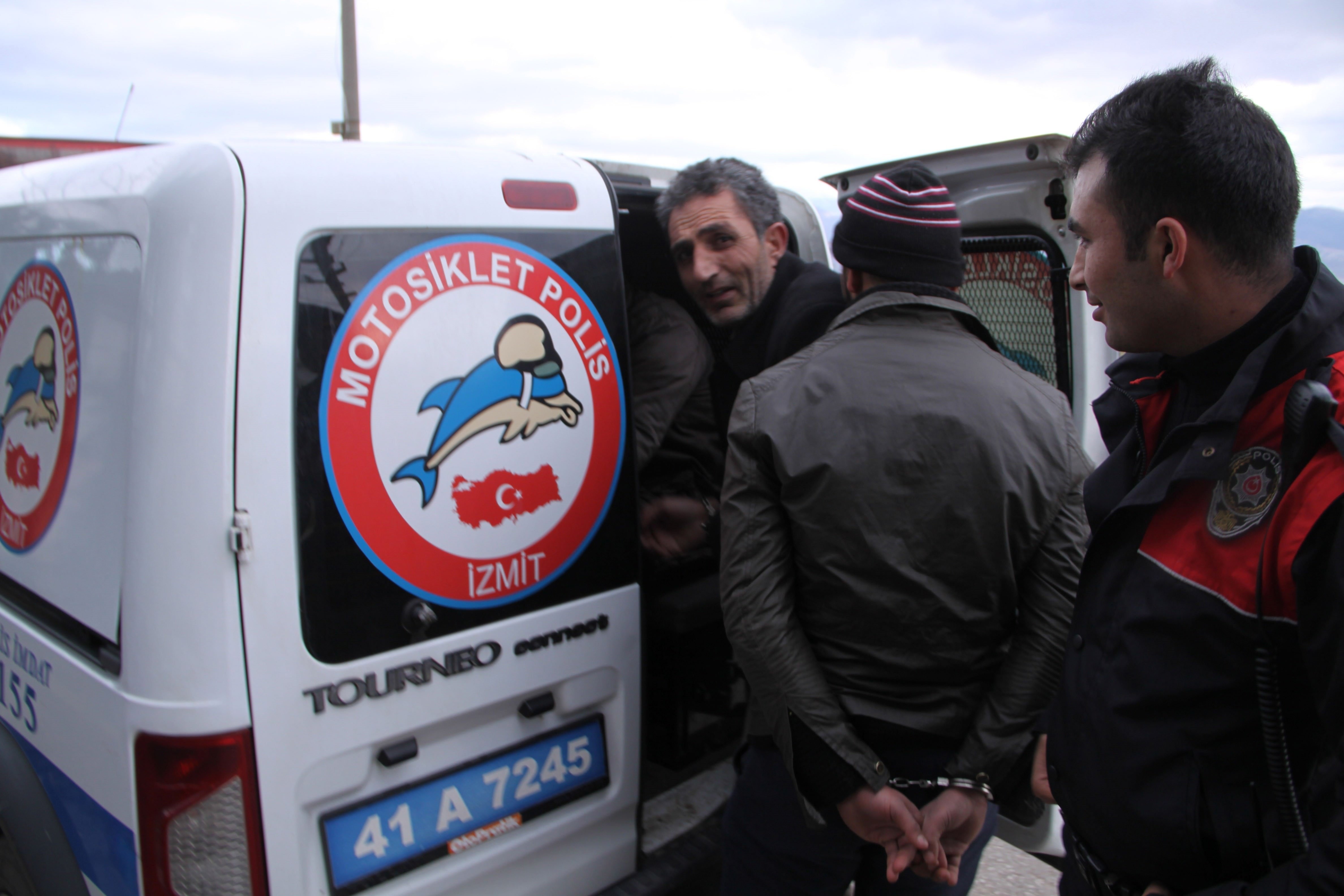 Kocaeli şehir merkezinde define arayanlar suçüstü yakalandı