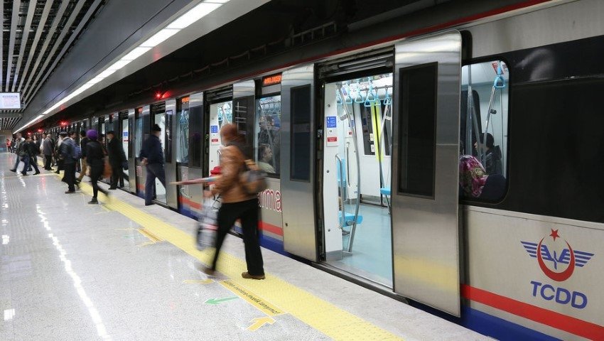 Marmaray yolcularına iftar vakti güzel sürpriz
