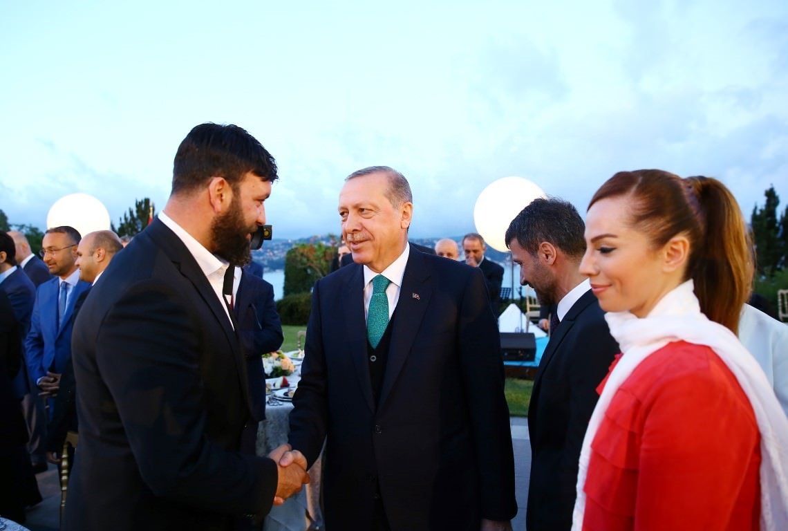 Cumhurbaşkanı Erdoğan sanatçı ve sporculara iftar verdi