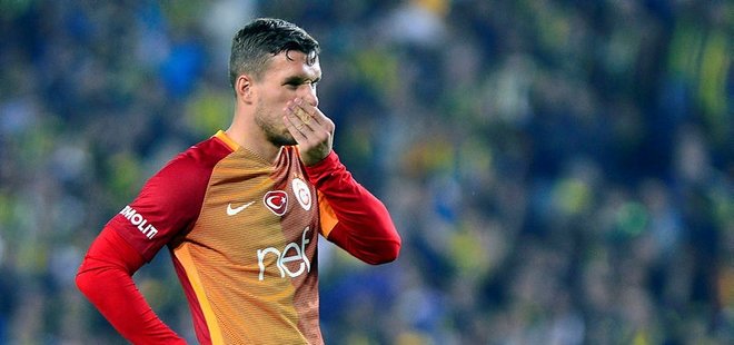 PODOLSKİ TARAFTARLARDAN ÖZÜR DİLEDİ