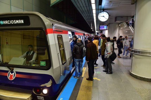 Marmaray yolcularına iftar vakti güzel sürpriz