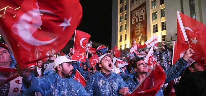 AK PARTİ'DE 'EVET ZAFERİ' COŞKUSU