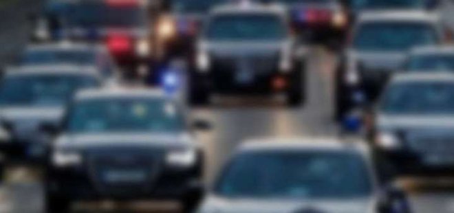 BAKANIN KONVOYUNDA ZİNCİRLEME KAZA: YARALILAR VAR